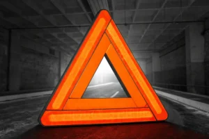 Voyant triangle orange avec point d’exclamation : que signifie-t-il et comment réagir ?